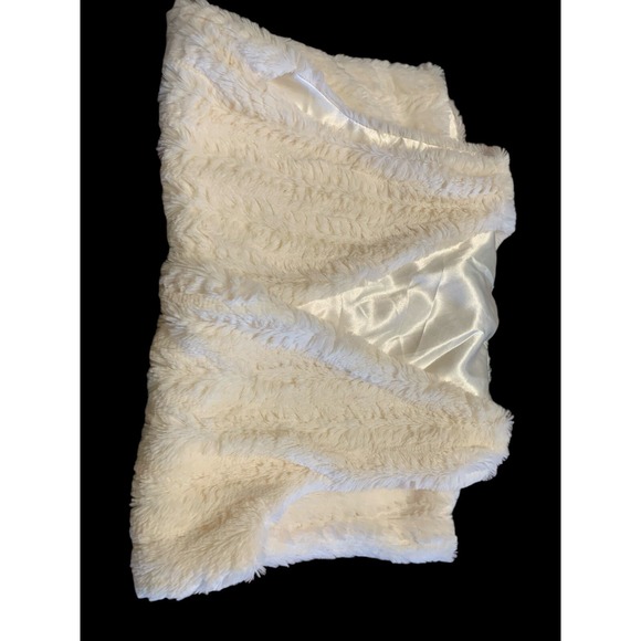 KnitWorks SOFT Classy Fashionable White Girls Fur Style Vest Sz Girls L - Picture 3 of 6